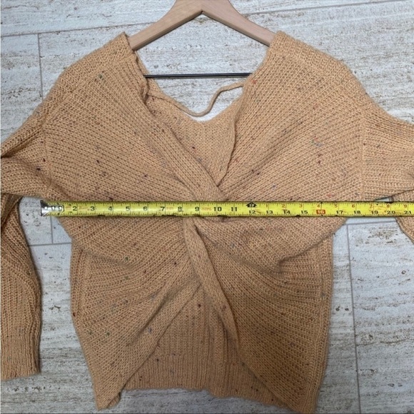 Sky & Sparrow V-neck open back sweater. Size Small - Picture 8 of 8